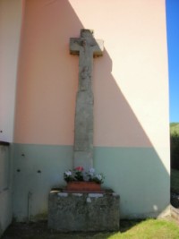 La croix adossée à la chapelle d'Urbach, à Epping, date de 1744.
