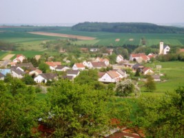Le village de Guiderkirch et l'église Saint-Maurice.