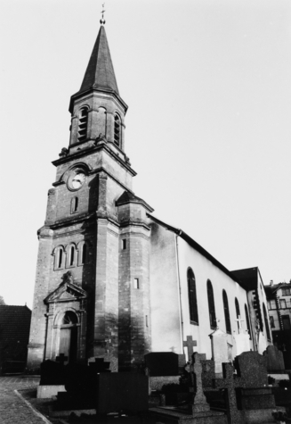 L'église depuis le sud-ouest (photographie du service régional de l'inventaire de Lorraine).
