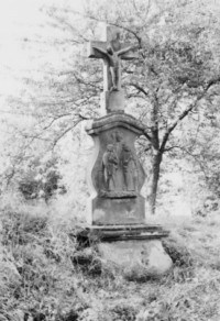 La croix est érigée en 1832 (photographie du service régional de l'inventaire de Lorraine).