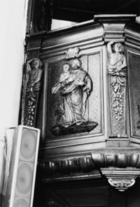 Saint Matthieu sur une face de la cuve (photographie du service régional de l'inventaire de Lorraine).