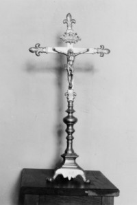 La croix d'autel date du XVIIIe siècle (photographie du service régional de l'inventaire de Lorraine).