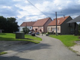 Avec la rue du pont et celle de la chapelle, la rue de la fontaine constitue l'une des trois voies du hameau de Dollenbach.