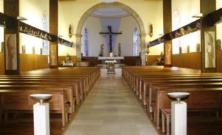 L'église de l'Exaltation de la Sainte-Croix d'Ormersviller a remplacé l'ancienne chapelle où l'on déposait des balais neufs pour protéger le bétail.