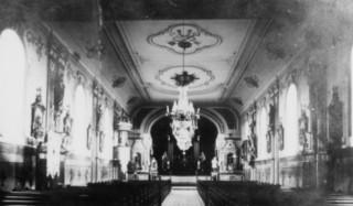 Vue intérieure de l'église Saint-Pierre avant la dernière guerre (photographie de J.-F. Majcher, archives communales de Sarreguemines).