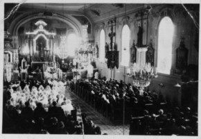 Grand-messe de Première communion vers 1935 dans l'église Saint-Pierre de Rimling.