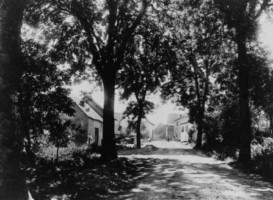 L'entrée du village par la route de Sarreguemines, aujourd'hui la Grande Rue, vers 1920.
