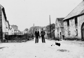 La rue de l'église entre 1940 et 1944 (photographie de Justin Hoellinger).