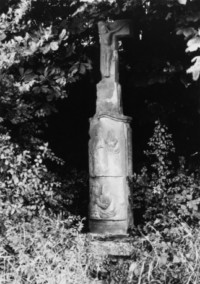 La croix est érigée en 1821 au lieu-dit Almeck (photographie du service régional de l'inventaire de Lorraine).