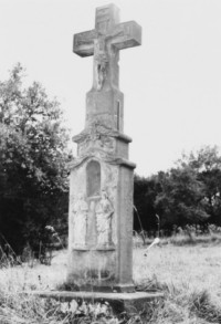 La croix est érigée en 1837 au lieu-dit Kaesbach (photographie du service régional de l'inventaire de Lorraine).
