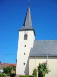 La tour-clocher de l'église de Rimling.