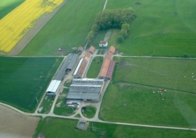 La ferme du Schoenhof, encore appelée ferme de Morainville du nom de son premier propriétaire, se situe à l'ouest du village de Rimling.