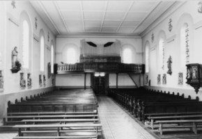 L'intérieur de l'église, vers la tribune (photographie du service régional de l'invenaire de Lorraine).
