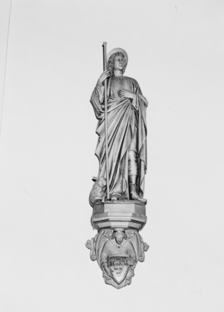 Très vénéré dans le Bitscherland, saint Wendelin est honoré par une statue (photographie du service régional de l'invenaire de Lorraine).