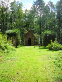 En lisière de la forêt du Grossenwald, la chapelle des Saints se situe à côté d'une belle croix de chemin et est reconstruite après la seconde guerre mondiale.