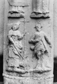 Sainte Apolline et saint Jacques apparaissent sur le registre supérieur du fût (photographie du service régional de l'inventaire de Lorraine).