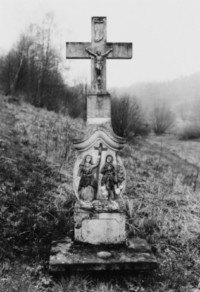 La croix date de la première moitié du XIXe siècle.