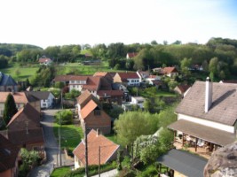 Le village vu depuis les ruines du château du Weckersburg.