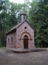 La chapelle Notre-Dame-des-Bois constitue le seul vestige du prestige passé du domaine.