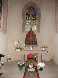 L'intérieur de la chapelle Notre-Dame-de-Bon-Secours, abritant la très belle statue de la Vierge au manteau (photographie d'Anthony Koenig).
