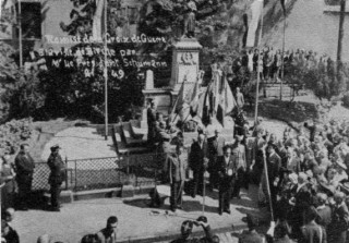 La visite de Robert Schuman à Bitche le 21 août 1949, à l'occasion de la remise de la croix de guerre à la cité fortifiée.
